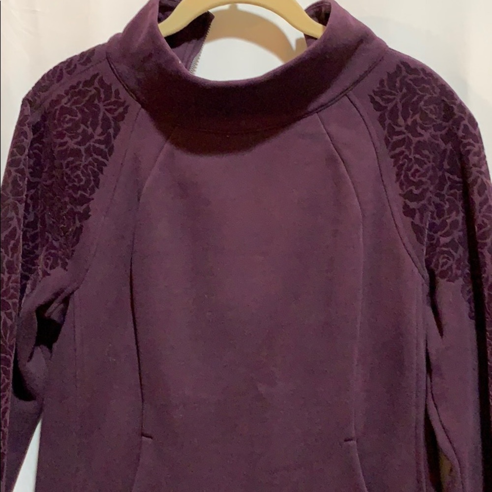 LULULEMON PULLOVER SWEATSHIRT PLUM SZ 6 embossed